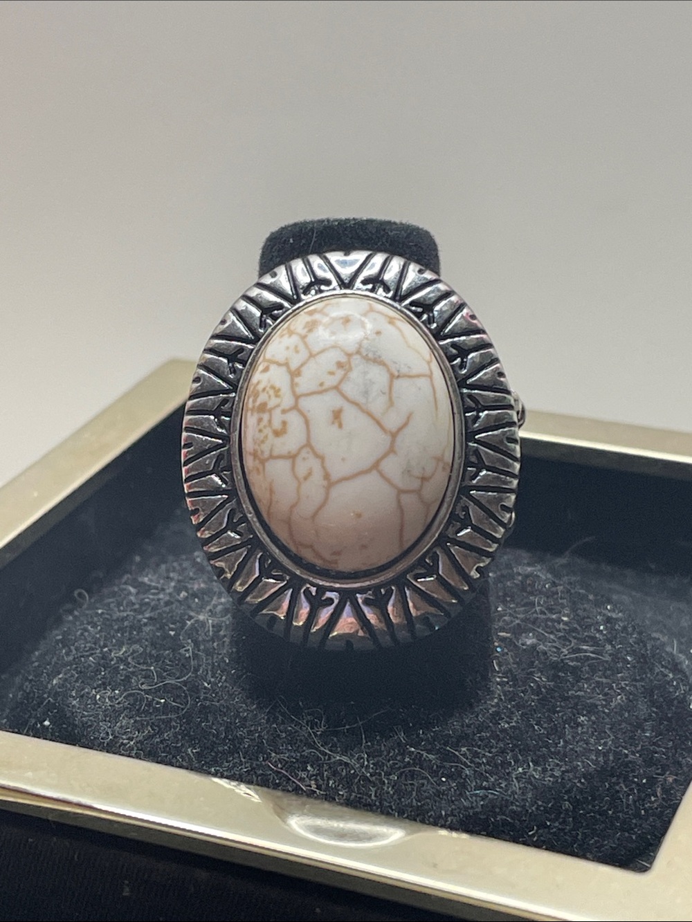 paparazzi Cream Oval Ring with Silver-Tone Frame